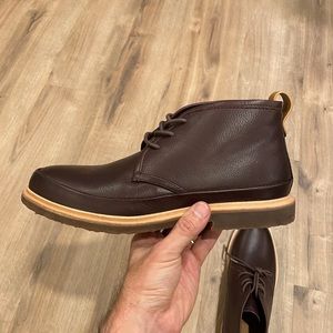 Kenneth Cole Leather Chukka Boots